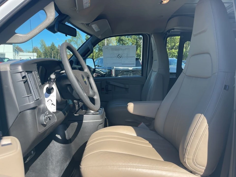 2025 Chevrolet Express - Image 9 of 12