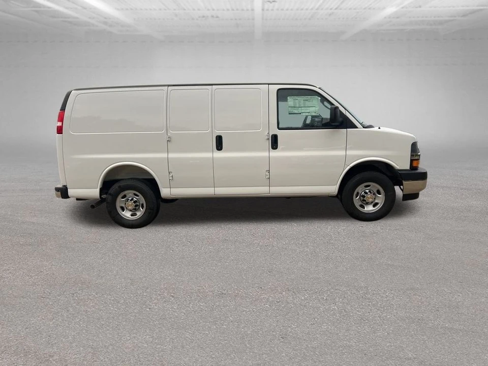 2025 Chevrolet Express - Image 11 of 12