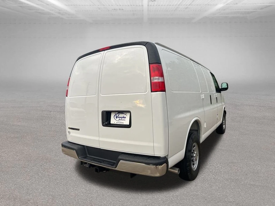 2025 Chevrolet Express - Image 10 of 12