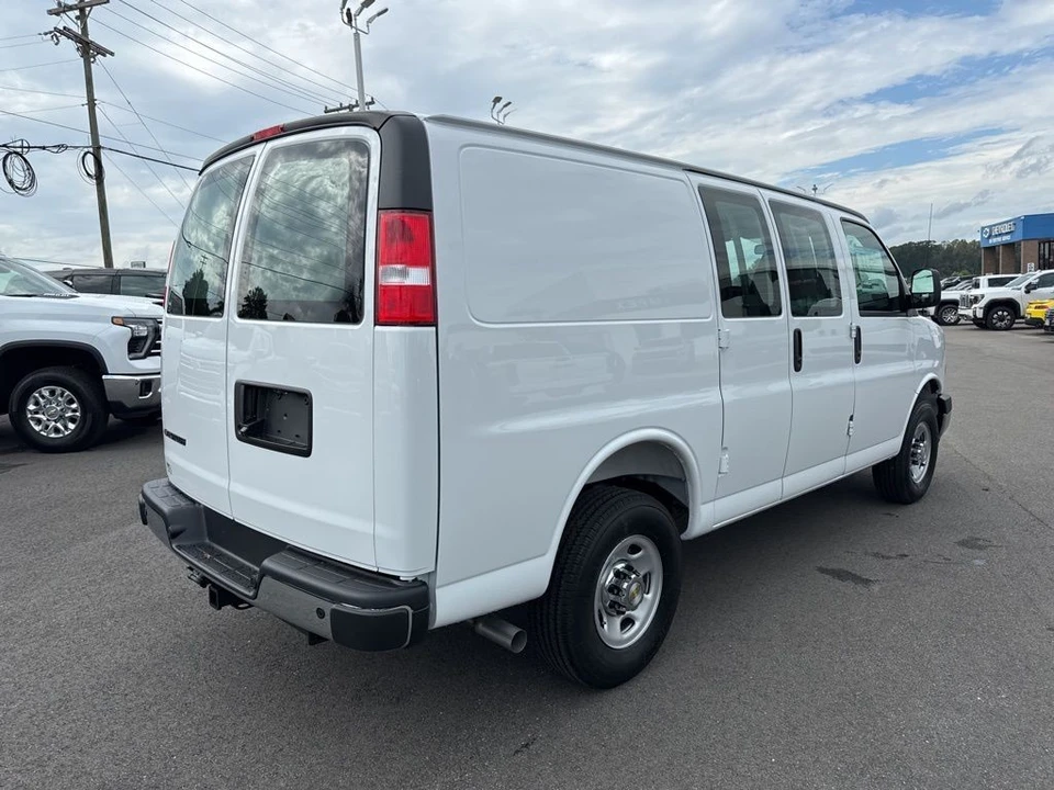 2025 Chevrolet Express - Image 5 of 12