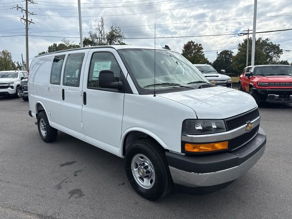 2025 Chevrolet Express - Image 7 of 12