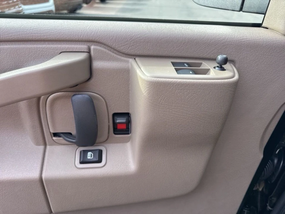 2025 Chevrolet Express - Image 10 of 12