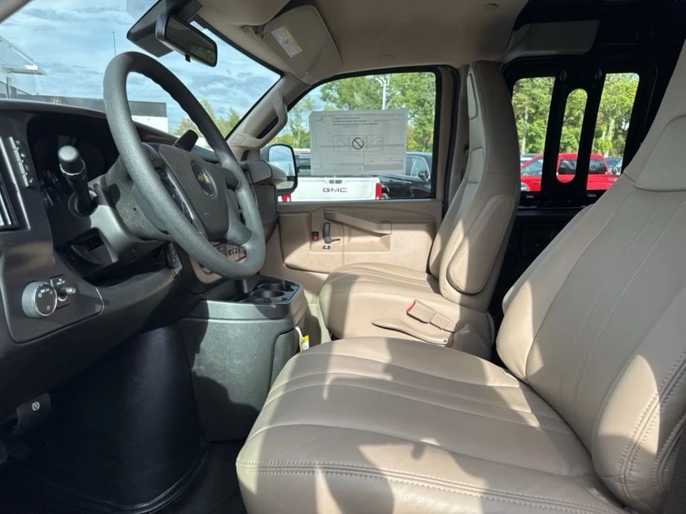 2025 Chevrolet Express - Image 9 of 12