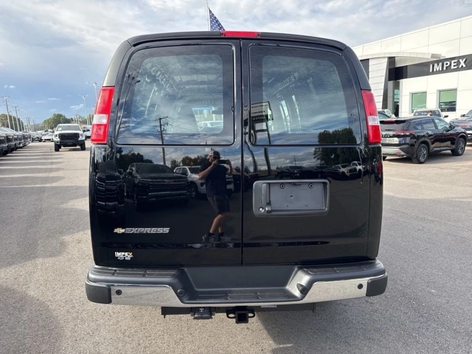 2025 Chevrolet Express - Image 4 of 12