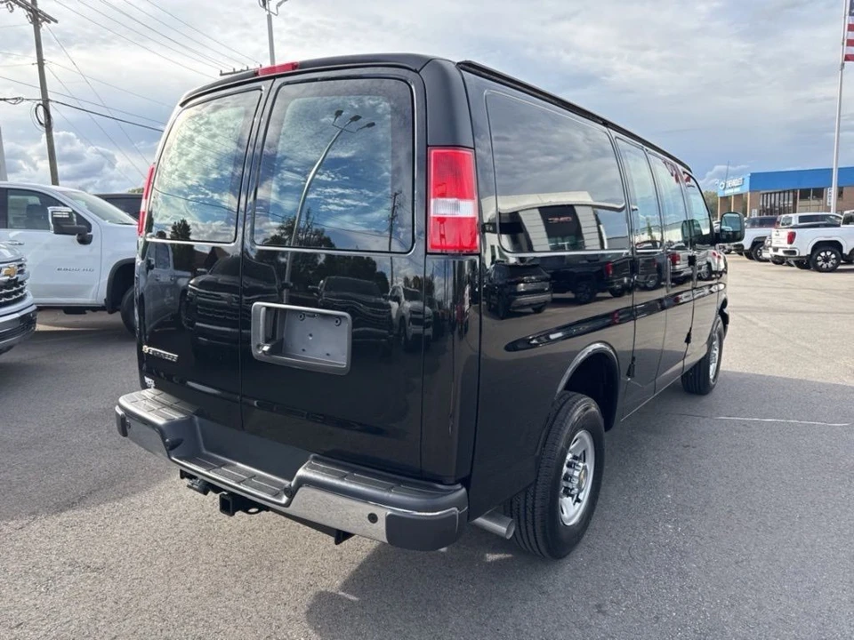2025 Chevrolet Express - Image 5 of 12