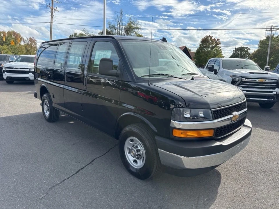 2025 Chevrolet Express - Image 7 of 12