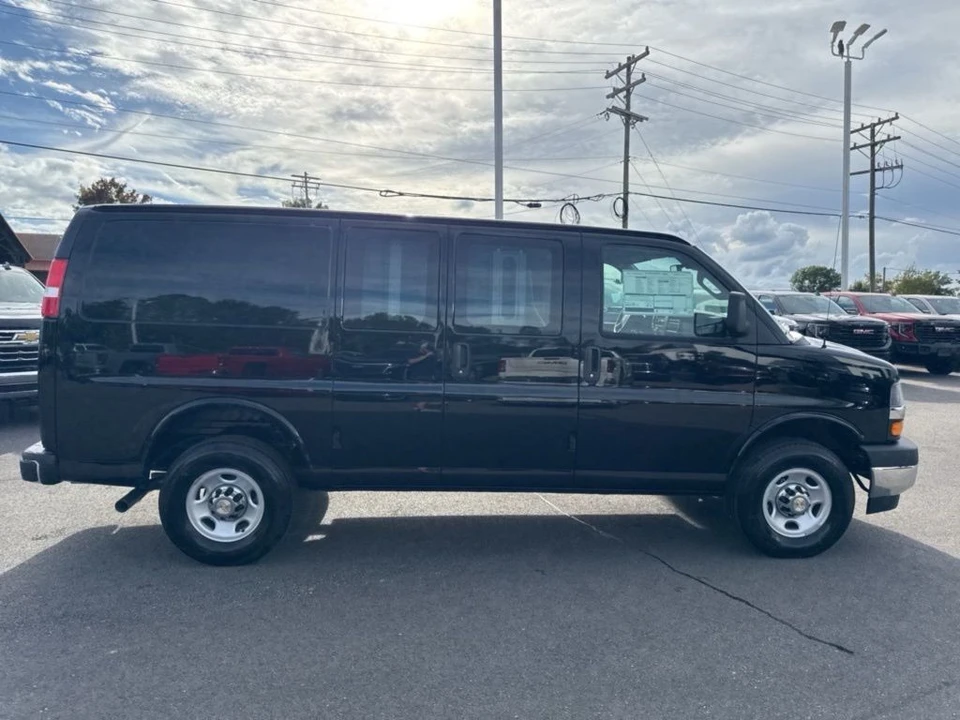 2025 Chevrolet Express - Image 6 of 12