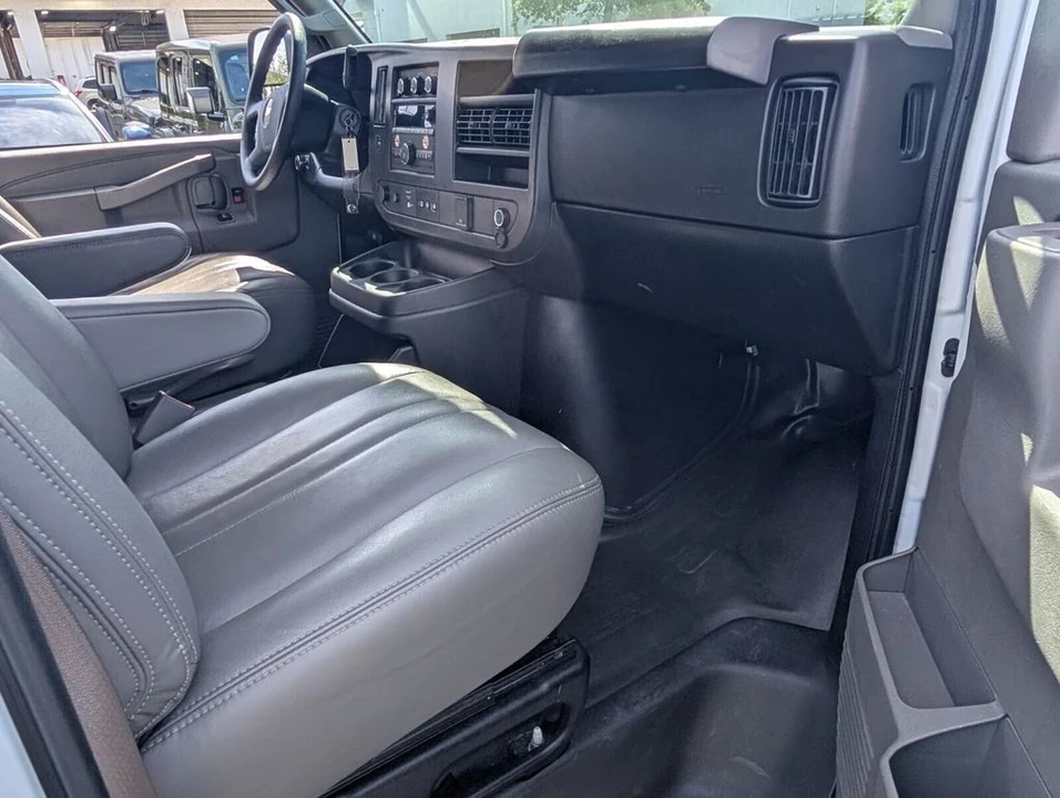 2025 Chevrolet Express - Image 16 of 21