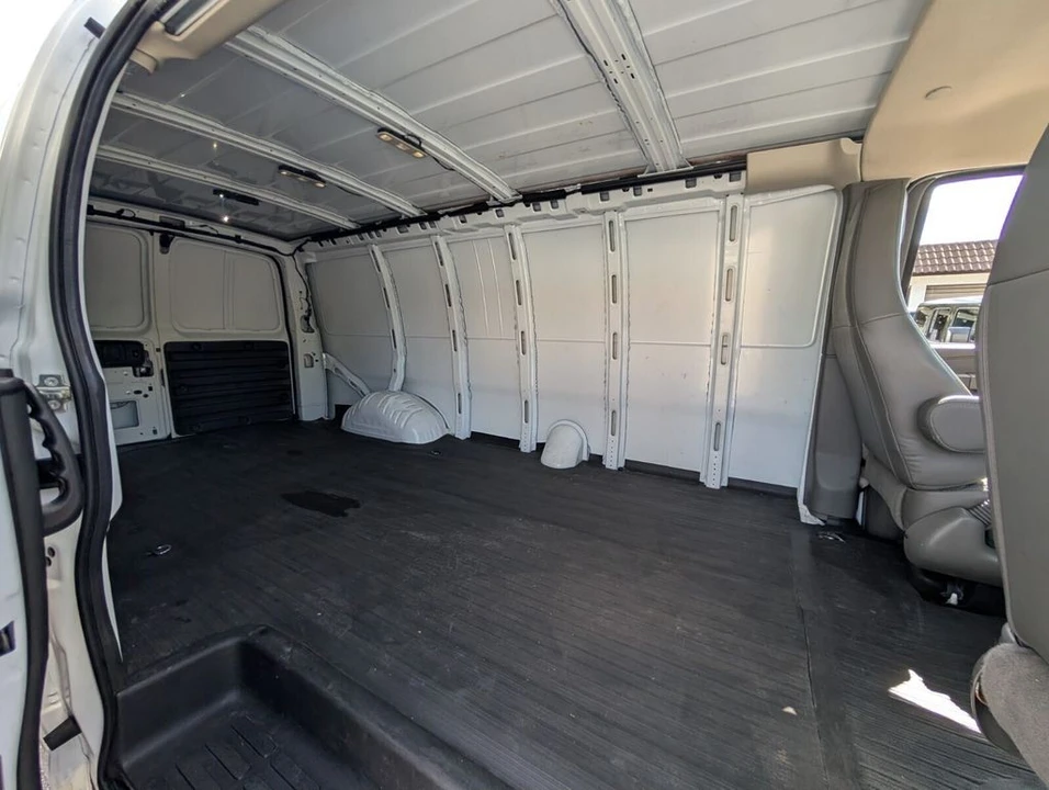 2025 Chevrolet Express - Image 15 of 21