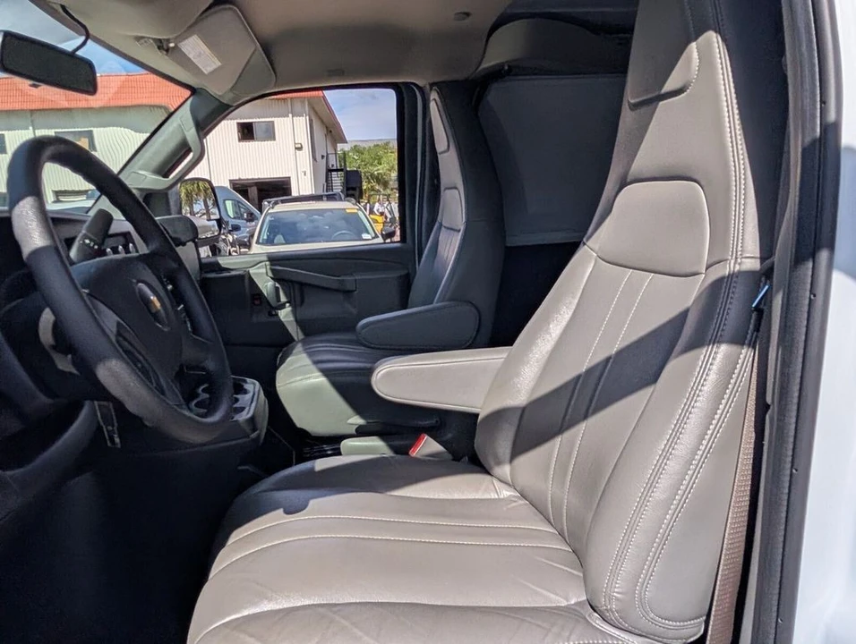 2025 Chevrolet Express - Image 10 of 21