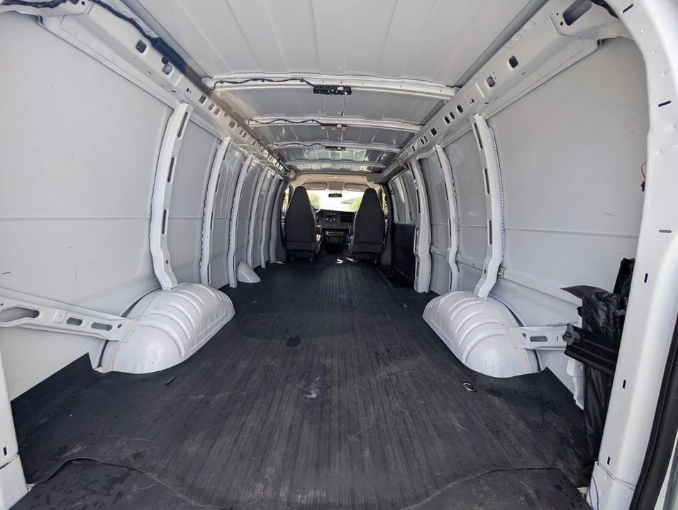 2025 Chevrolet Express - Image 14 of 21