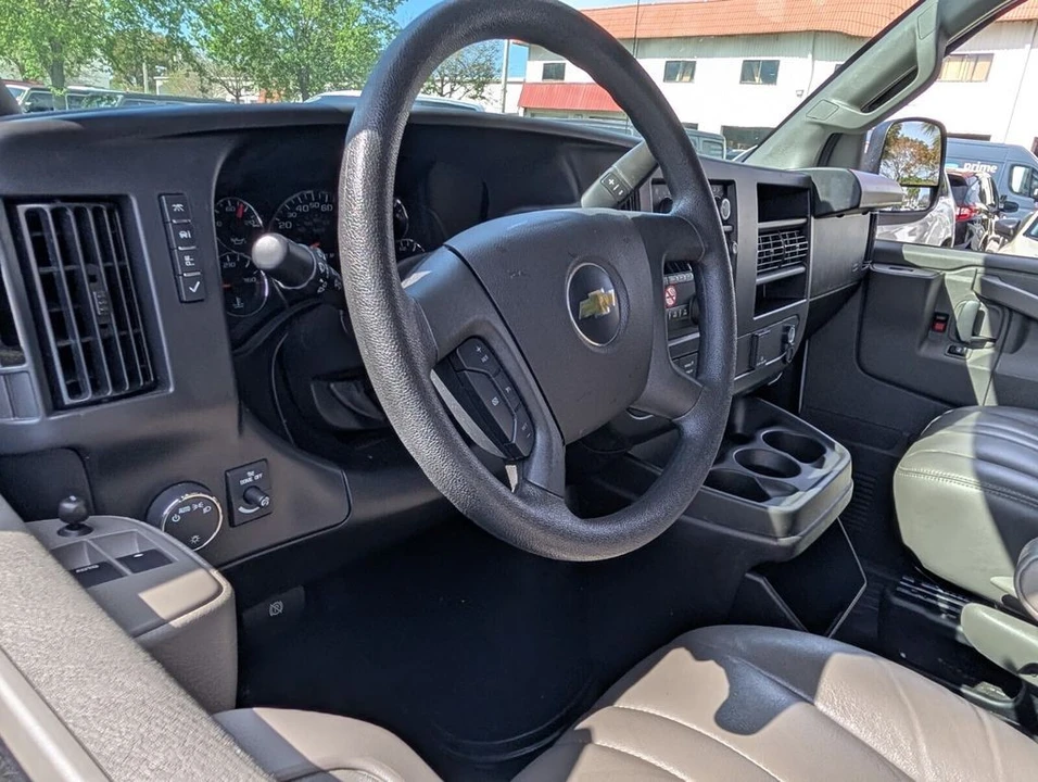 2025 Chevrolet Express - Image 12 of 21
