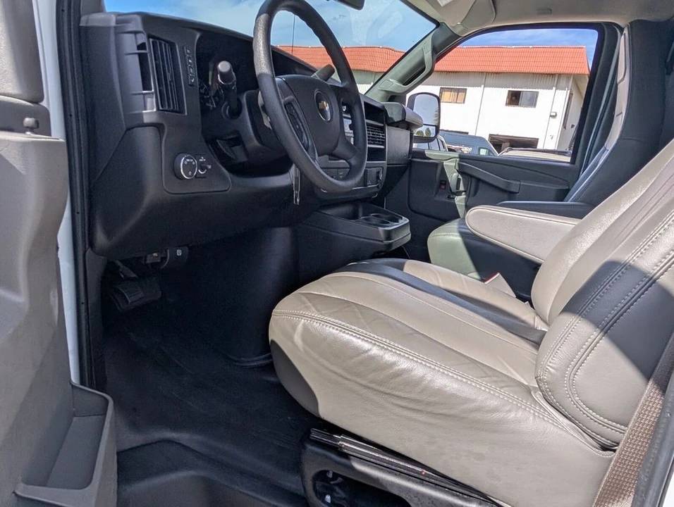 2025 Chevrolet Express - Image 11 of 21