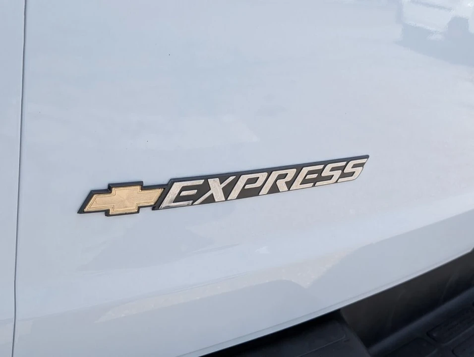 2025 Chevrolet Express - Image 13 of 21