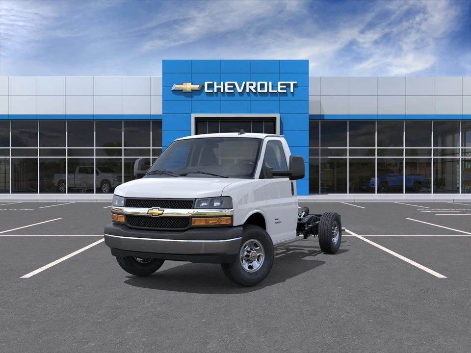 2025 Chevrolet Express - Image 8 of 21