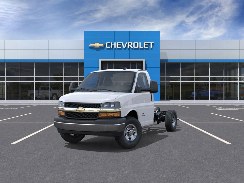 2025 Chevrolet Express - Image 8 of 21