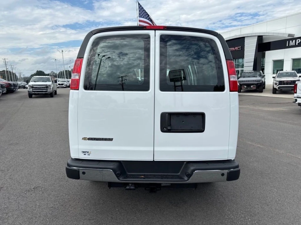 2025 Chevrolet Express - Image 4 of 12