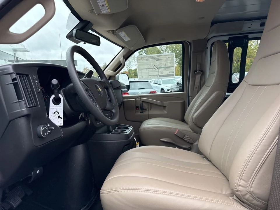 2025 Chevrolet Express - Image 9 of 12