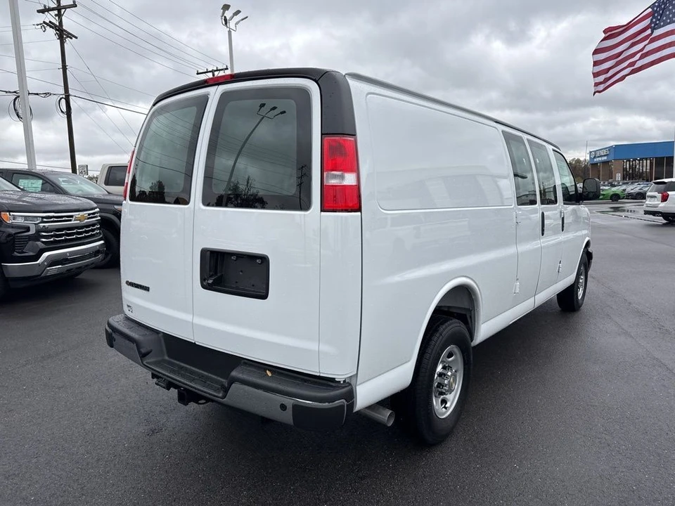 2025 Chevrolet Express - Image 5 of 12