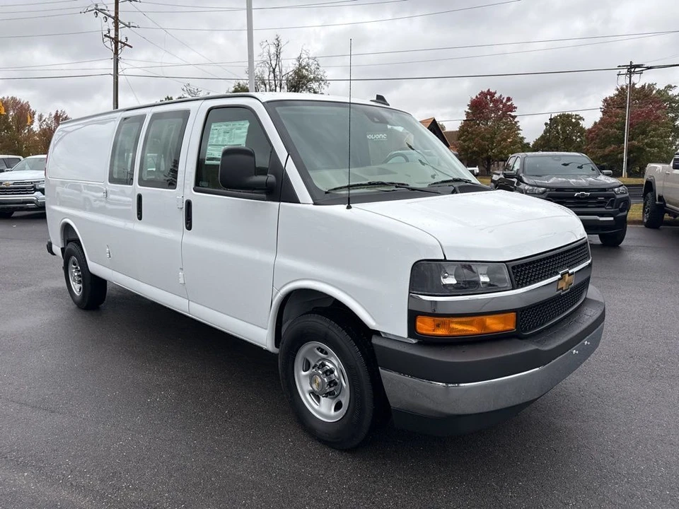 2025 Chevrolet Express - Image 7 of 12