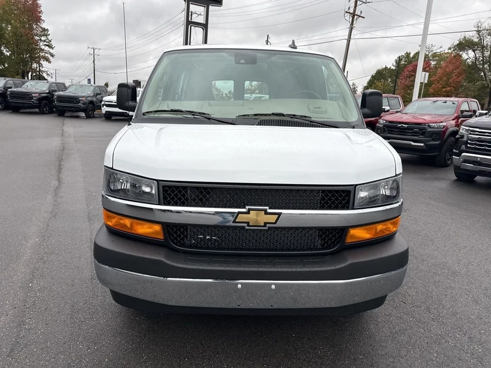 2025 Chevrolet Express - Image 8 of 12