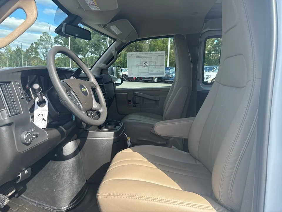 2025 Chevrolet Express - Image 9 of 12