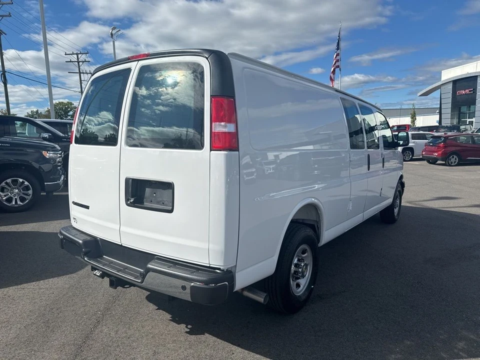 2025 Chevrolet Express - Image 5 of 12