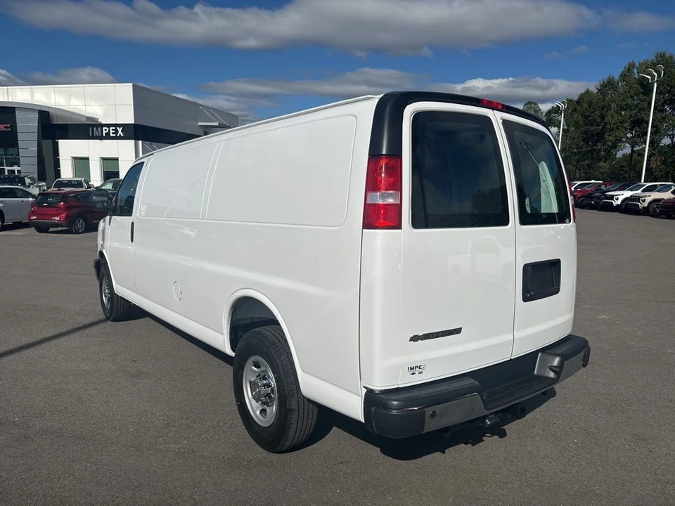 2025 Chevrolet Express - Image 3 of 12