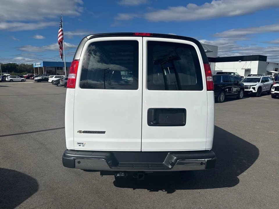 2025 Chevrolet Express - Image 4 of 12