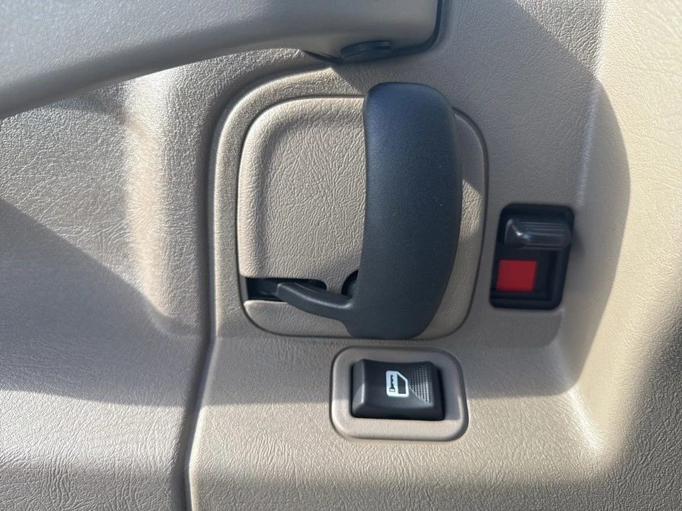 2025 Chevrolet Express - Image 10 of 12