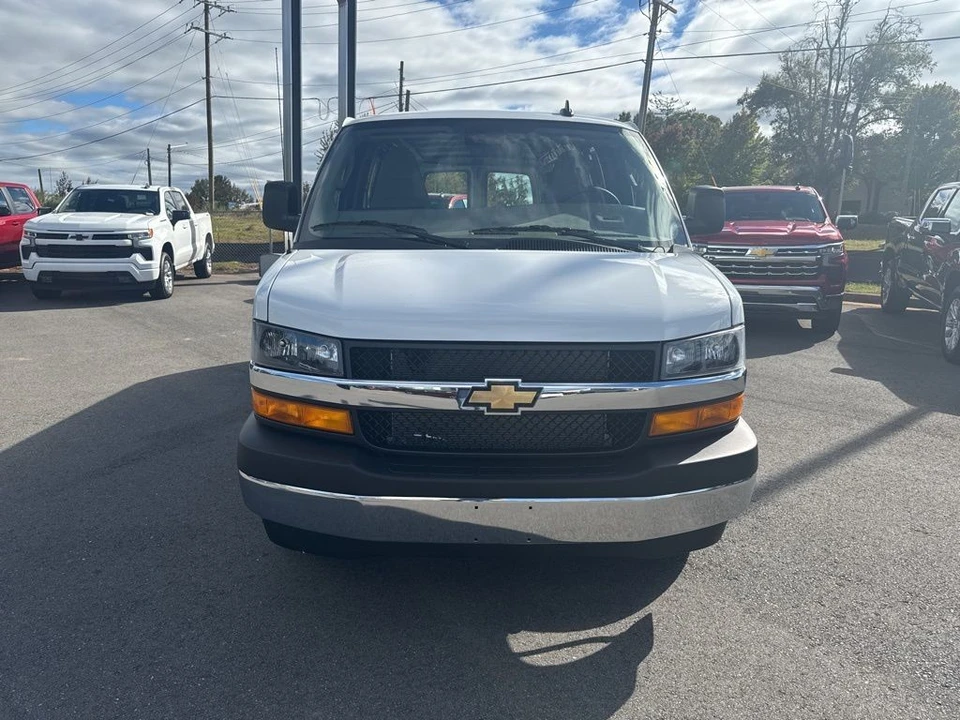 2025 Chevrolet Express - Image 8 of 12