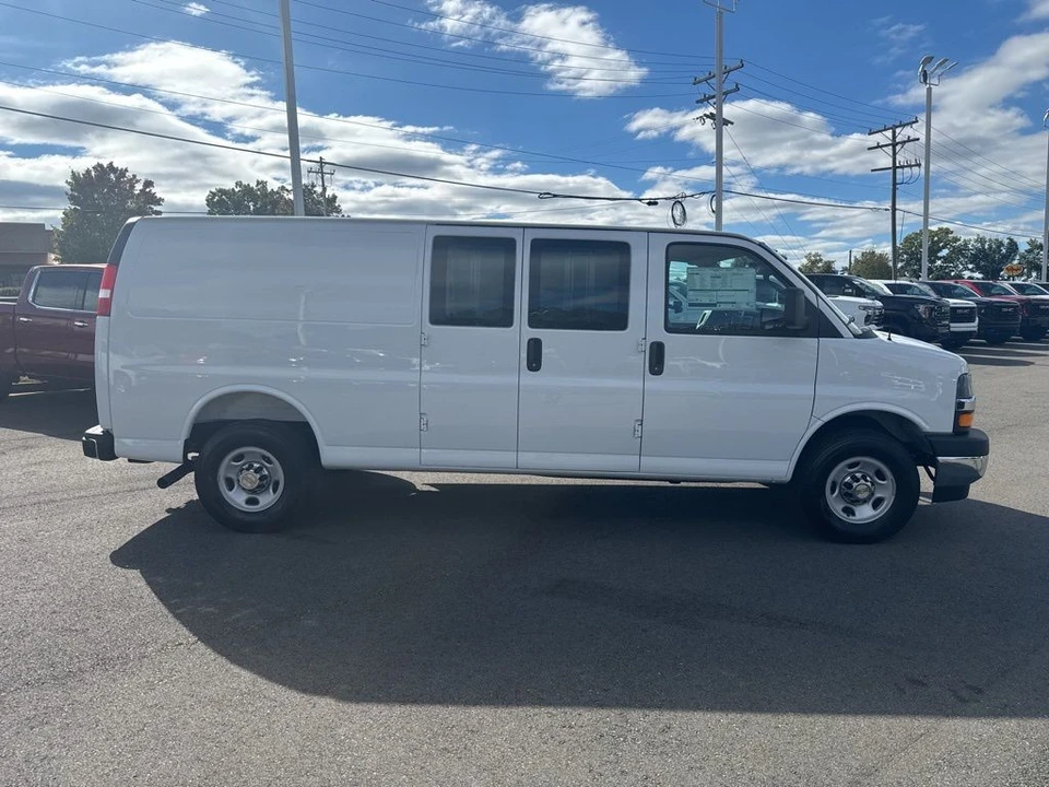 2025 Chevrolet Express - Image 6 of 12