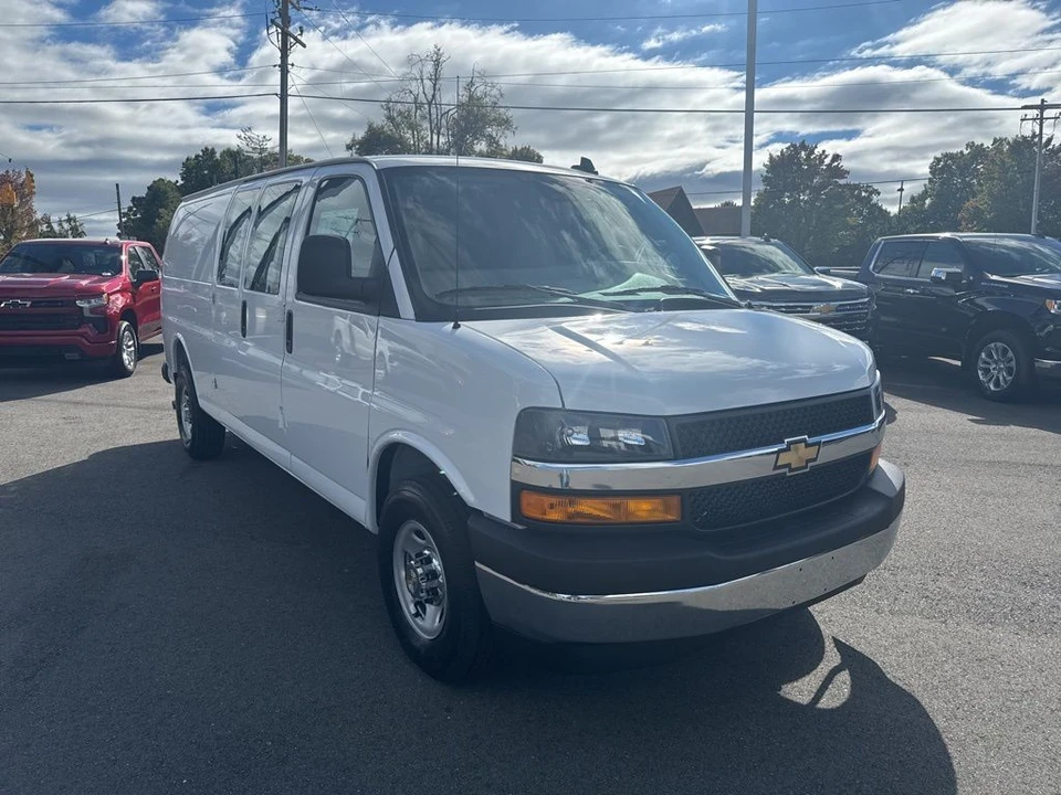 2025 Chevrolet Express - Image 7 of 12