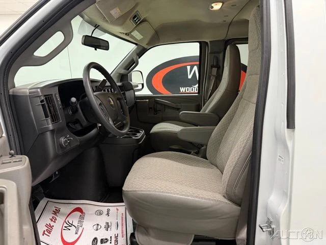 2025 Chevrolet Express - Image 9 of 12