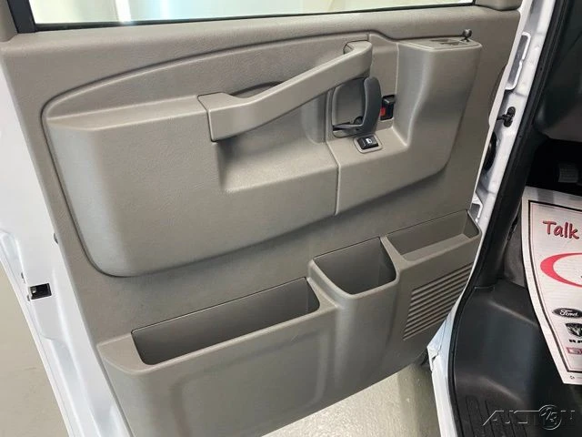 2025 Chevrolet Express - Image 10 of 12