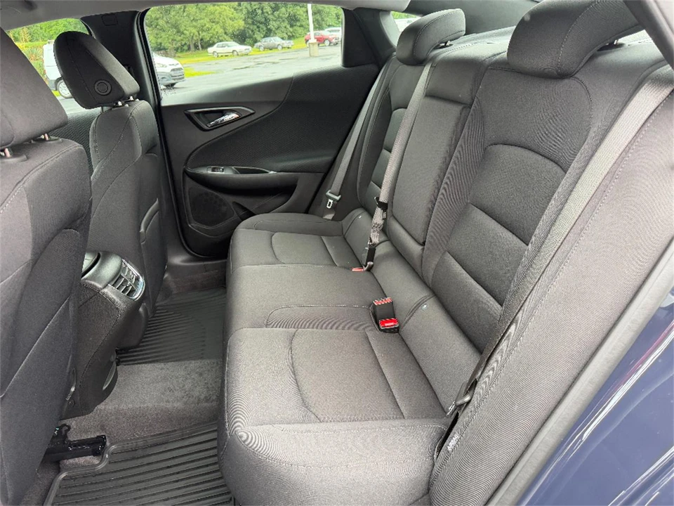2025 Chevrolet Malibu - Image 21 of 31