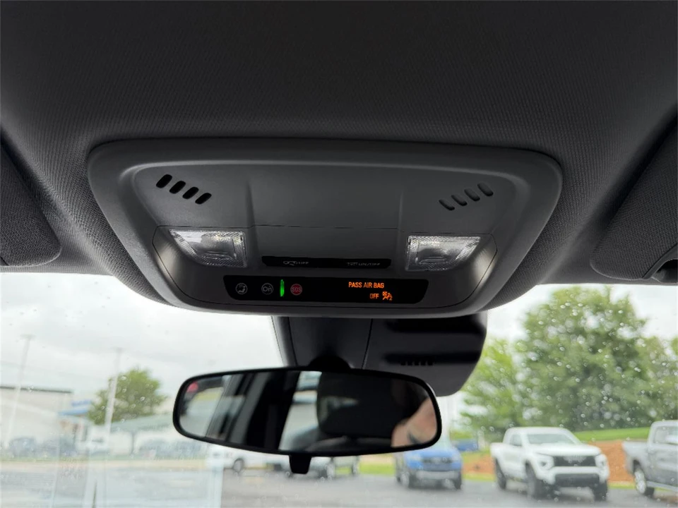 2025 Chevrolet Malibu - Image 24 of 31