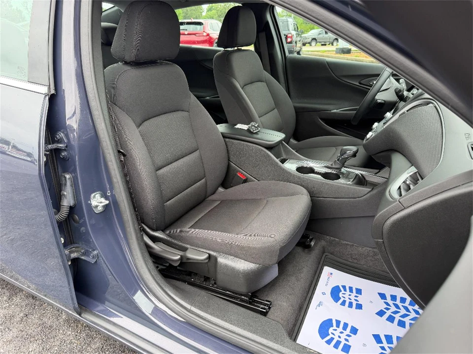 2025 Chevrolet Malibu - Image 19 of 31
