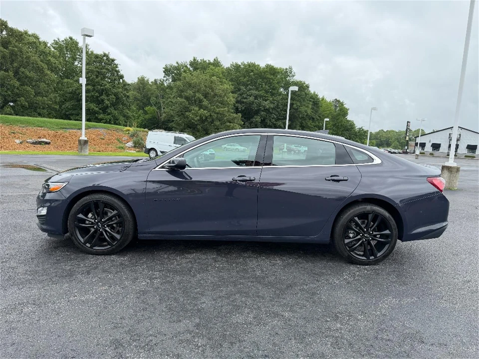 2025 Chevrolet Malibu - Image 10 of 31