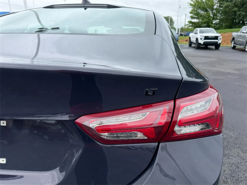 2025 Chevrolet Malibu - Image 16 of 31
