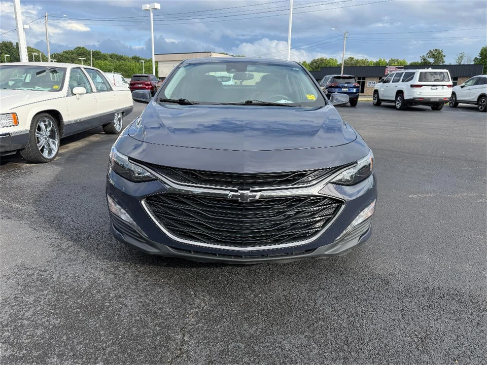 2025 Chevrolet Malibu - Image 2 of 31