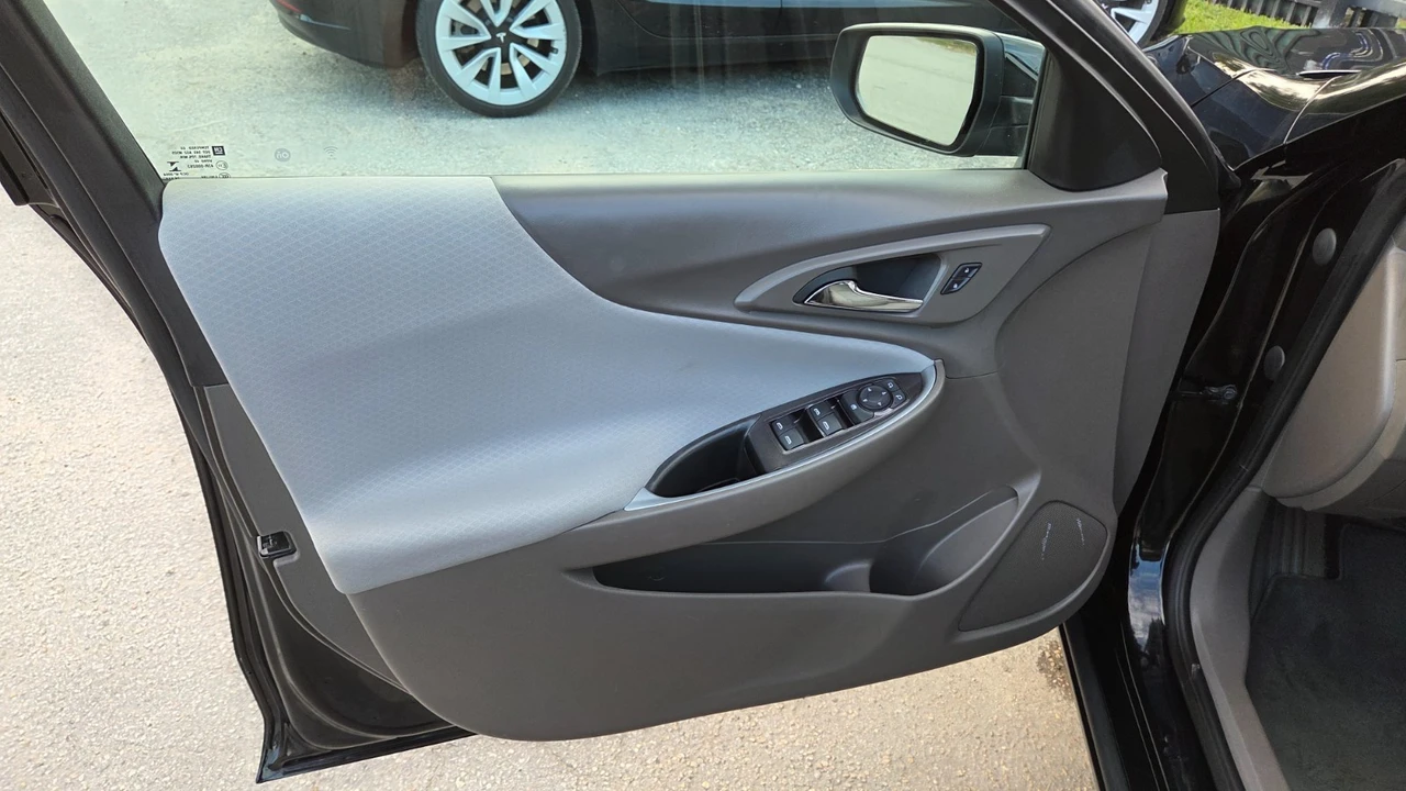 2025 Chevrolet Malibu - Image 12 of 21