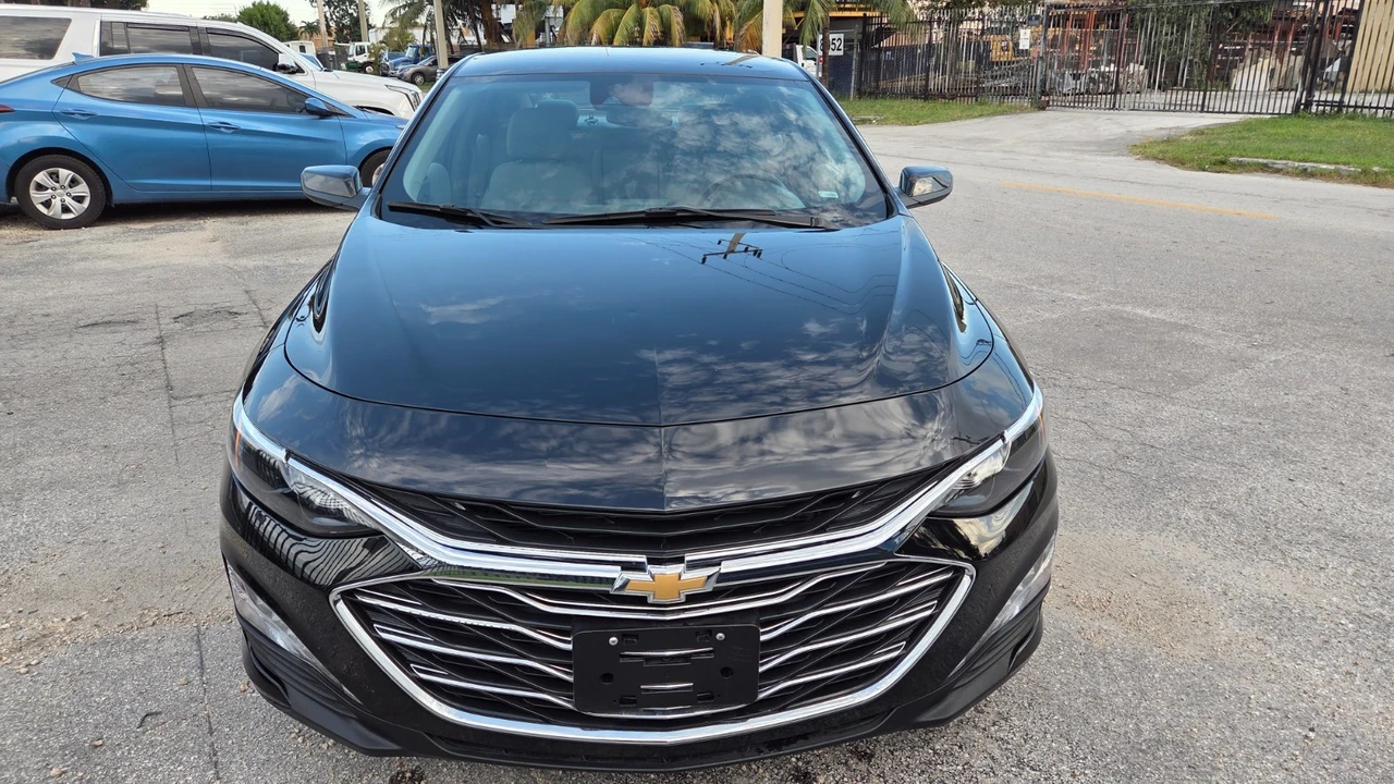 2025 Chevrolet Malibu - Image 2 of 21
