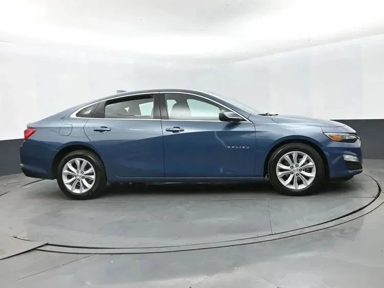 2025 Chevrolet Malibu - Image 8 of 12