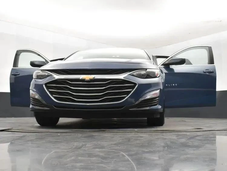 2025 Chevrolet Malibu - Image 10 of 12