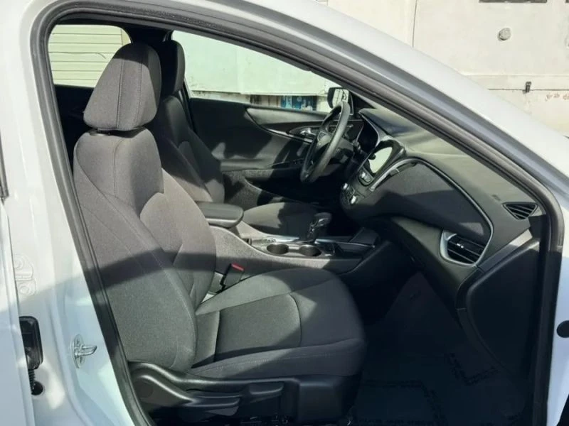 2025 Chevrolet Malibu - Image 10 of 12