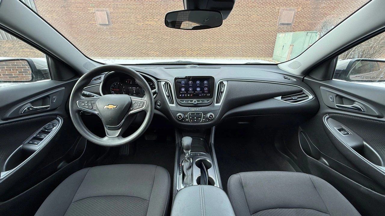 2025 Chevrolet Malibu - Image 15 of 21