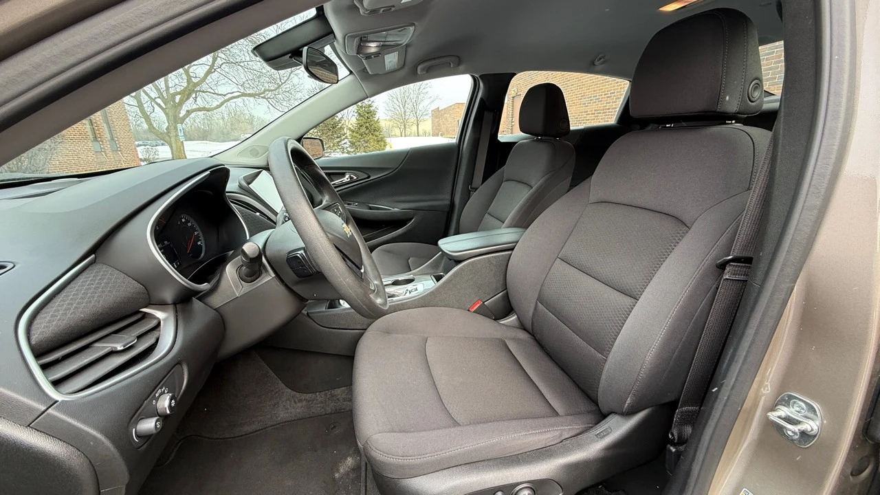 2025 Chevrolet Malibu - Image 10 of 21