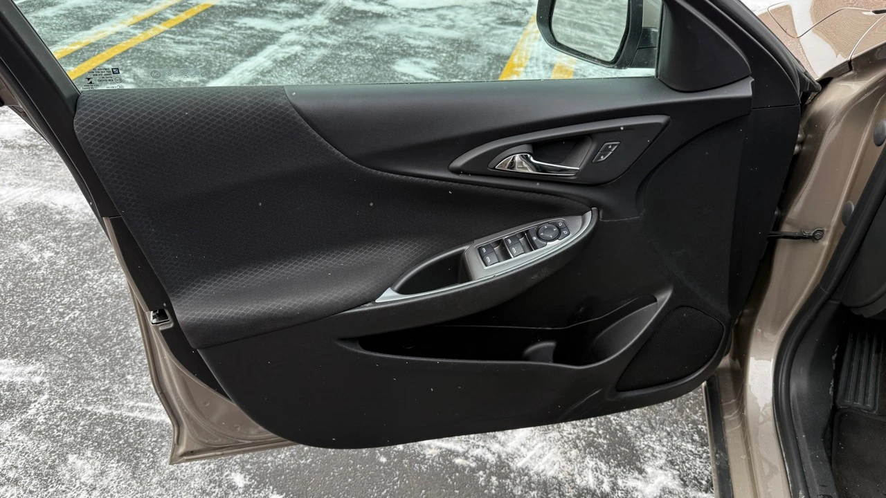 2025 Chevrolet Malibu - Image 20 of 21