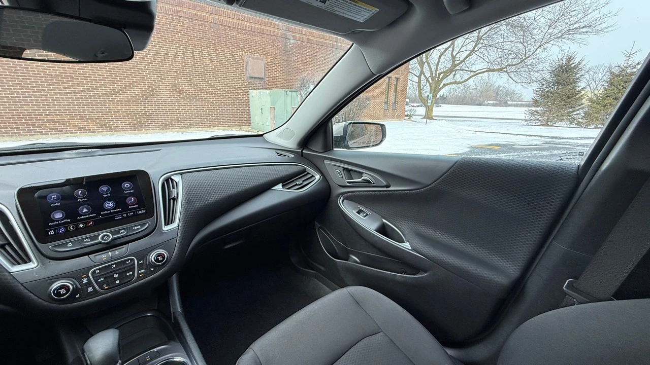 2025 Chevrolet Malibu - Image 18 of 21